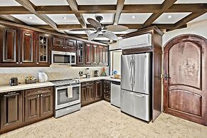 Luxury beachfront unit in Flamingo right in front of the waves