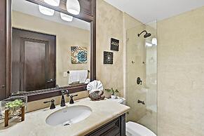 Luxury beachfront unit in Flamingo right in front of the waves