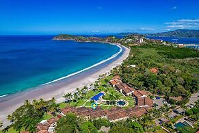 Luxury beachfront unit in Flamingo right in front of the waves