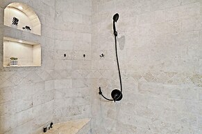 Luxury beachfront unit in Flamingo right in front of the waves