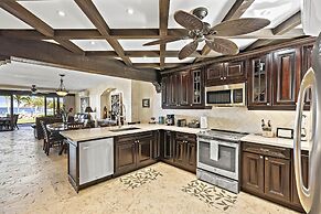 Luxury beachfront unit in Flamingo right in front of the waves