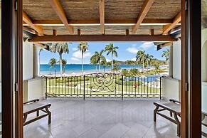 Luxury beachfront unit in Flamingo right in front of the waves