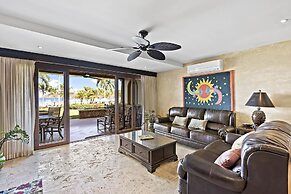 Luxury beachfront unit in Flamingo right in front of the waves