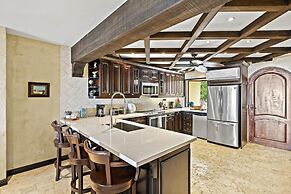 Luxury beachfront unit in Flamingo right in front of the waves