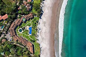 Luxury beachfront unit in Flamingo right in front of the waves