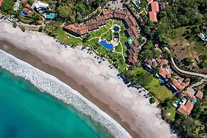 Luxury beachfront unit in Flamingo right in front of the waves