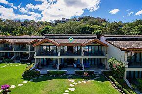 Luxury beachfront unit in Flamingo right in front of the waves