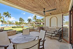 Luxury beachfront unit in Flamingo right in front of the waves