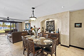 Luxury beachfront unit in Flamingo right in front of the waves