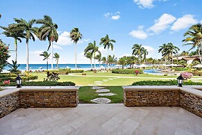 Luxury beachfront unit in Flamingo right in front of the waves