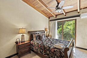 Luxury beachfront unit in Flamingo right in front of the waves