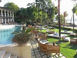 2-BD Ocean-View Condo on 3rd Floor