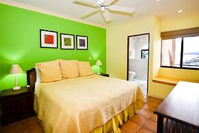 Spectacular - spacious unit in Flamingo in front of the beach