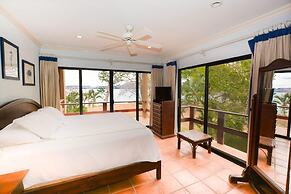 Spectacular - spacious unit in Flamingo in front of the beach