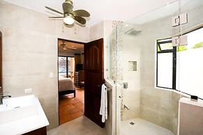 Spectacular - spacious unit in Flamingo in front of the beach