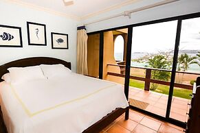 Spectacular - spacious unit in Flamingo in front of the beach