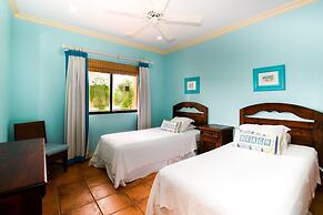 Spectacular - spacious unit in Flamingo in front of the beach