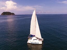 Spectacular - spacious unit in Flamingo in front of the beach