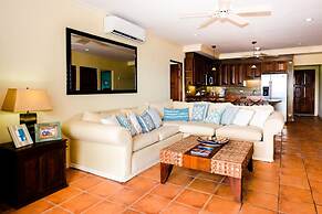 Spectacular - spacious unit in Flamingo in front of the beach