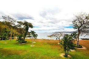 Spectacular - spacious unit in Flamingo in front of the beach