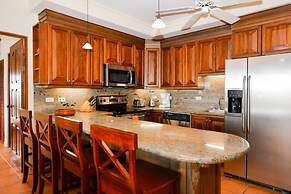 Spectacular - spacious unit in Flamingo in front of the beach