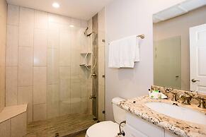 Minimalist, Modern Design on 2nd Floor in Coco With Garden-view Balcon