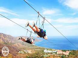 Minimalist, Modern Design on 2nd Floor in Coco With Garden-view Balcon