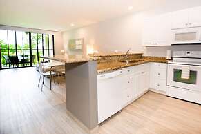 Minimalist, Modern Design on 2nd Floor in Coco With Garden-view Balcon