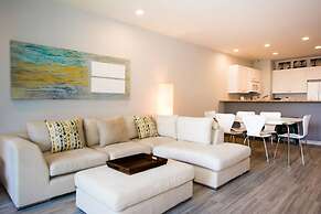 Minimalist, Modern Design on 2nd Floor in Coco With Garden-view Balcon