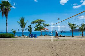 Minimalist, Modern Design on 2nd Floor in Coco With Garden-view Balcon