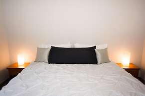 Minimalist, Modern Design on 2nd Floor in Coco With Garden-view Balcon