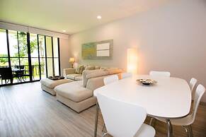 Minimalist, Modern Design on 2nd Floor in Coco With Garden-view Balcon