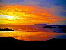 Minimalist, Modern Design on 2nd Floor in Coco With Garden-view Balcon