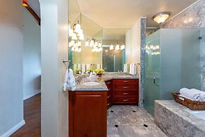 Unique space combines two luxury units into one to sleep up to 12 in F