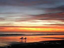 Luxury Ocean-view Flamingo Home Sleeps 10 - Walk to Beach