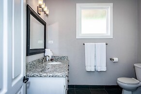 Luxury Ocean-view Flamingo Home Sleeps 10 - Walk to Beach