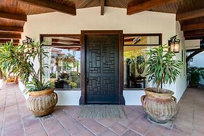 Luxury Ocean-view Flamingo Home Sleeps 10 - Walk to Beach