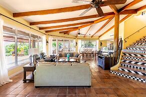 Luxury Ocean-view Flamingo Home Sleeps 10 - Walk to Beach