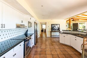 Luxury Ocean-view Flamingo Home Sleeps 10 - Walk to Beach