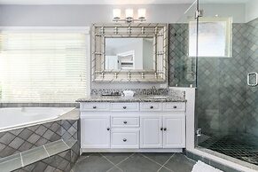 Luxury Ocean-view Flamingo Home Sleeps 10 - Walk to Beach