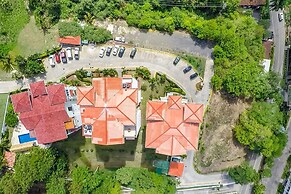 Luxury 4th-floor Suite With Pool and Endless Ocean Views