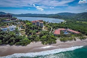 Luxury 4th-floor Suite With Pool and Endless Ocean Views