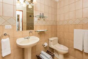 Luxury 4th-floor Suite With Pool and Endless Ocean Views