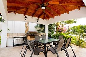 Luxury 4th-floor Suite With Pool and Endless Ocean Views