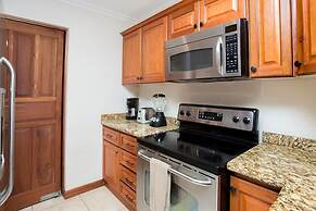 Luxury 4th-floor Suite With Pool and Endless Ocean Views