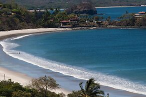 Luxury 4th-floor Suite With Pool and Endless Ocean Views