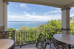 Luxury 4th-floor Suite With Pool and Endless Ocean Views