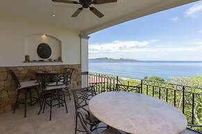 Luxury 4th-floor Suite With Pool and Endless Ocean Views