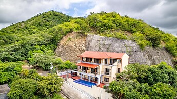 Modern, Immaculate Unit in Flamingo With Spectacular Ocean Views