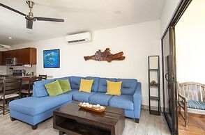 Newly Remodeled Ground-floor Unit in Flamingo in Front of Beach